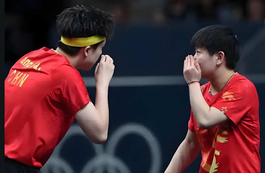 把这开心的, 头发都变少, 王楚钦坐在 把这开心的, 头发都变少, 王楚钦坐在